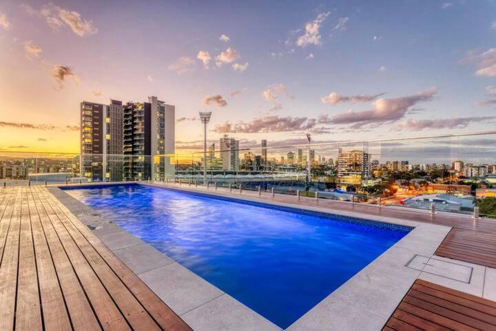 Inner City 1 Bedroom Apartment With Rooftop Pool And Parking - Serain Residences บริสเบน ภายนอก รูปภาพ